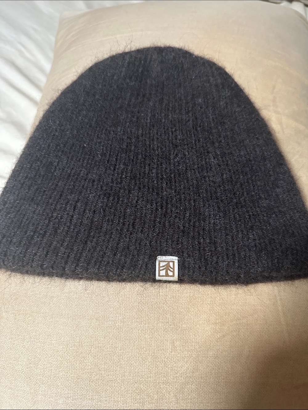New ! Men's Rustek Aloaka Black Knit Beanie with Logo